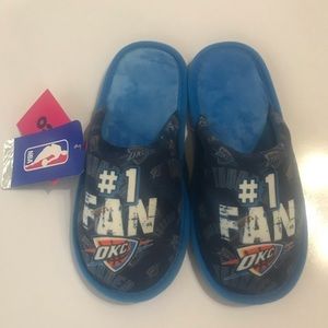 Youth OKC Thunder Slippers Y XL (7-8)-NWT